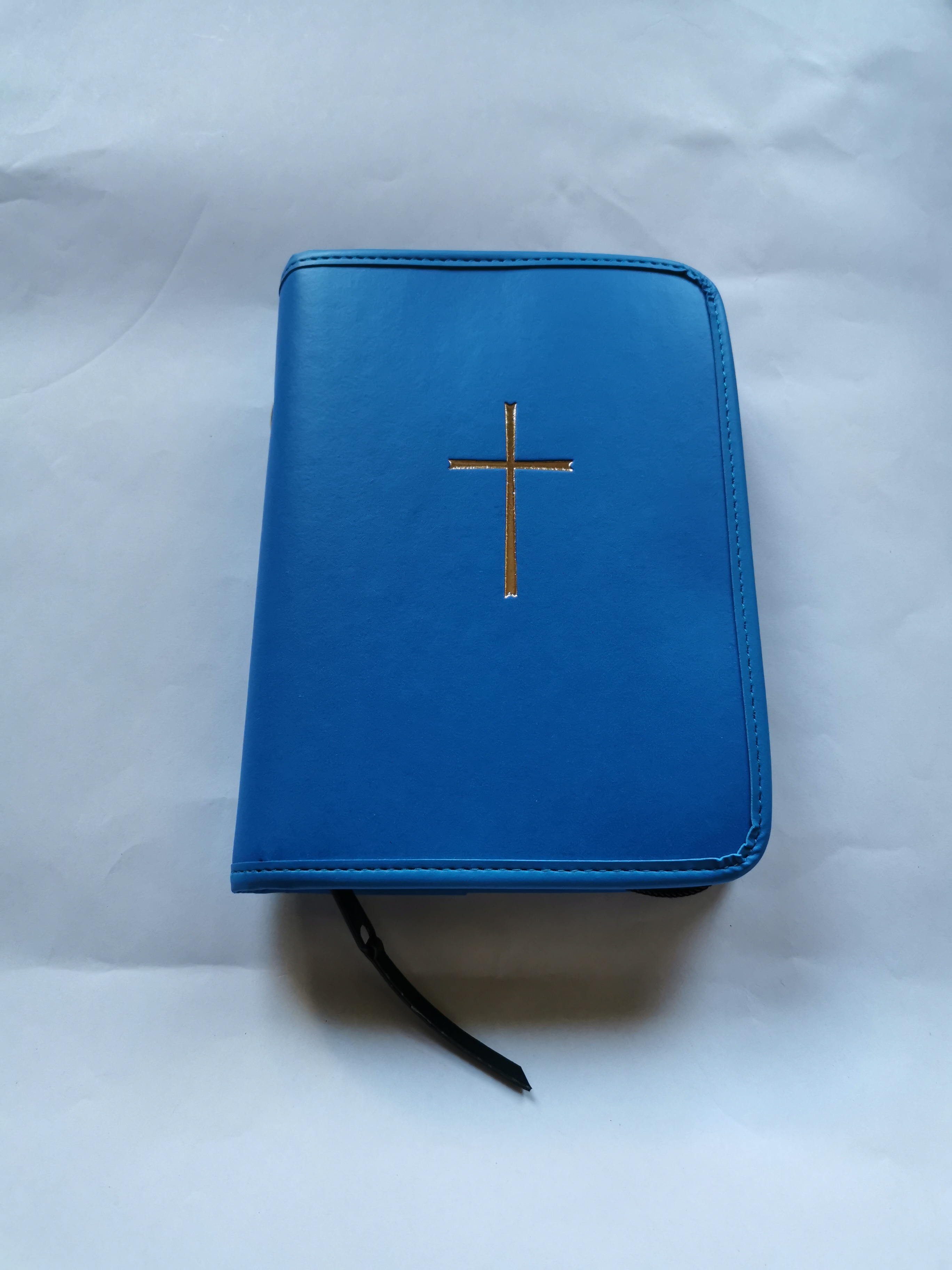 Sonderposten Buchhülle für: Gotteslob - *neu* - für alle Diözesen Appleskin glatt hellblau mit Kreuz