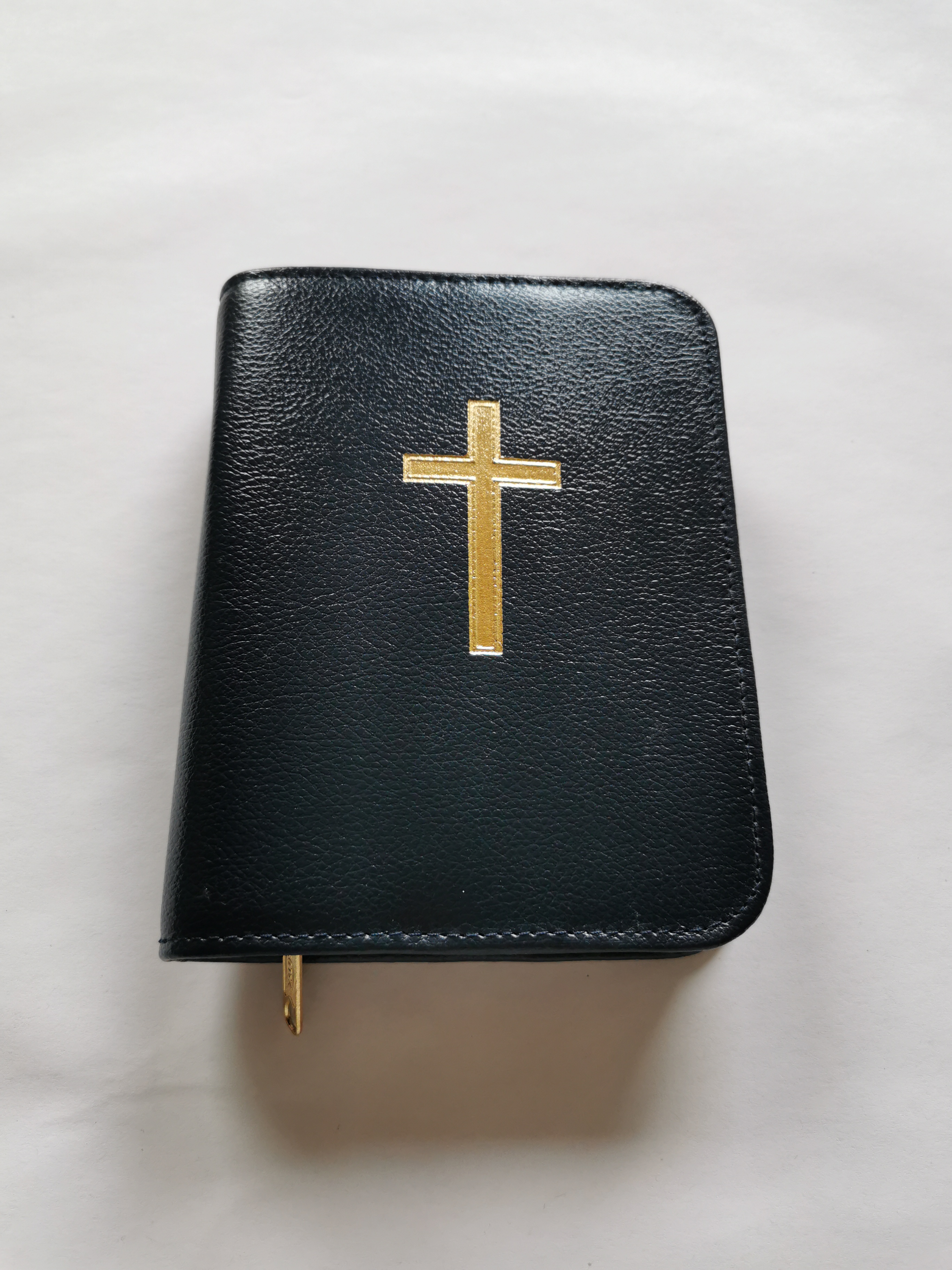 Buchhülle für: Die Bibel -  Einheitsübersetzung- Taschenausgabe/Taschenformat Rindleder-Smart blau mit Kreuz 906